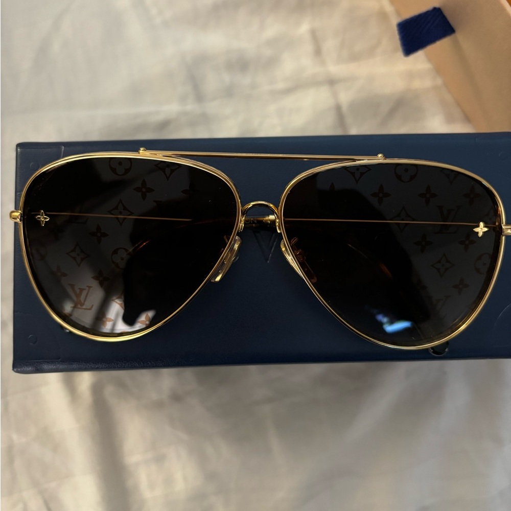 Brand new Louis Vuitton Sun Glasses